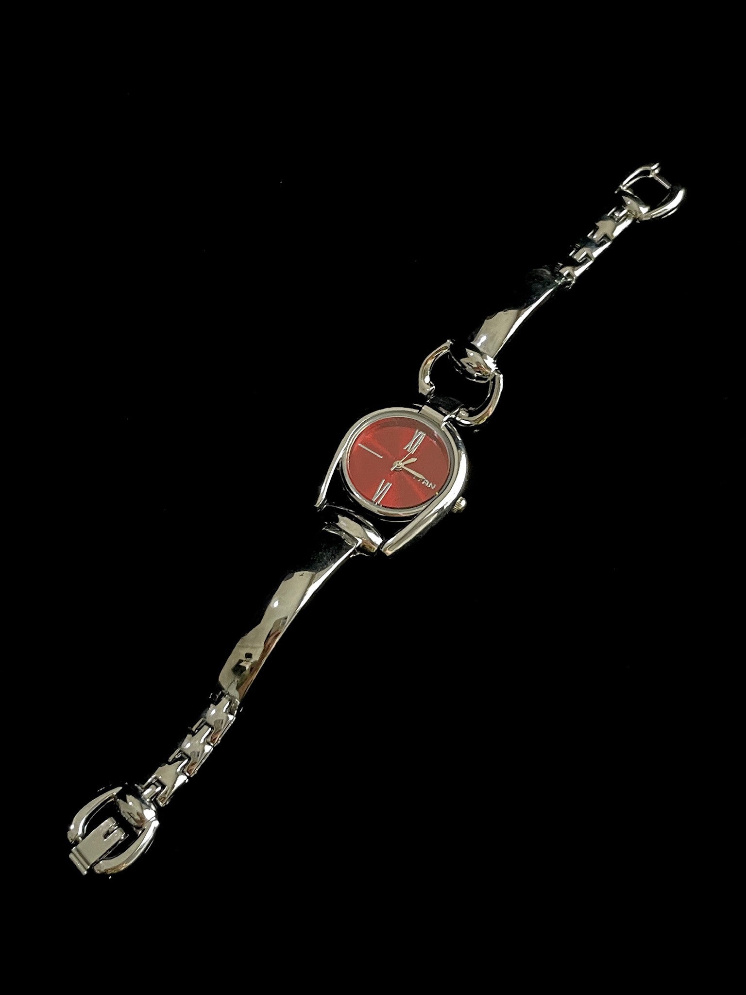 CULT STAR Rosy Glow Moment silver-tone bracelet watch with red and silver gray dial options