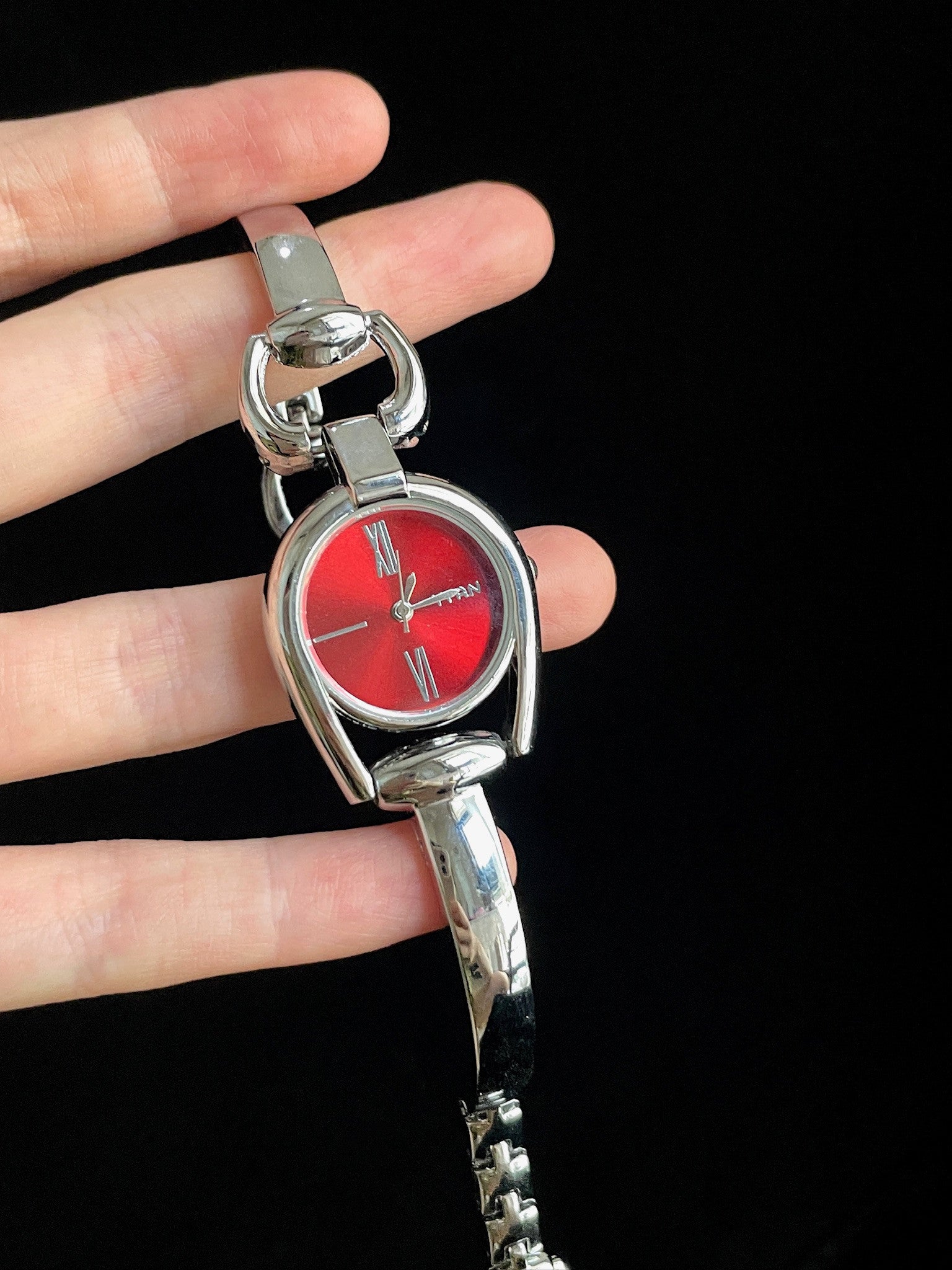 CULT STAR Rosy Glow Moment silver-tone bracelet watch with red and silver gray dial options