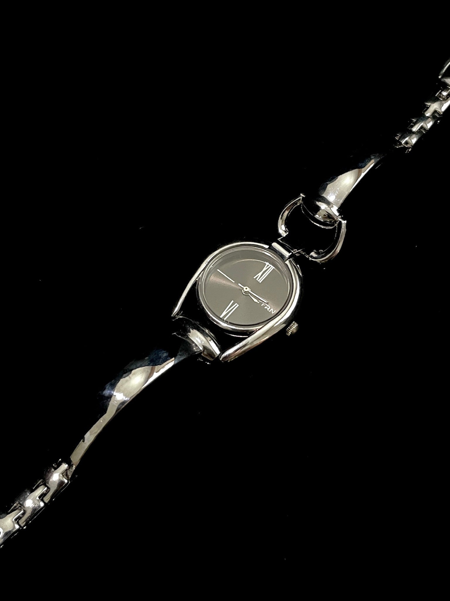 CULT STAR Rosy Glow Moment silver-tone bracelet watch with red and silver gray dial options
