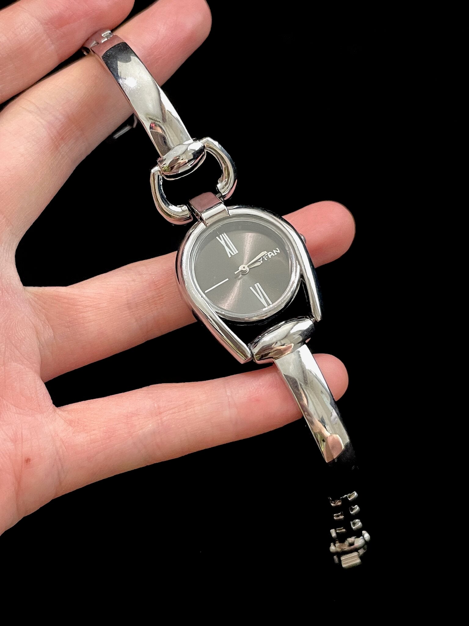 CULT STAR Rosy Glow Moment silver-tone bracelet watch with red and silver gray dial options